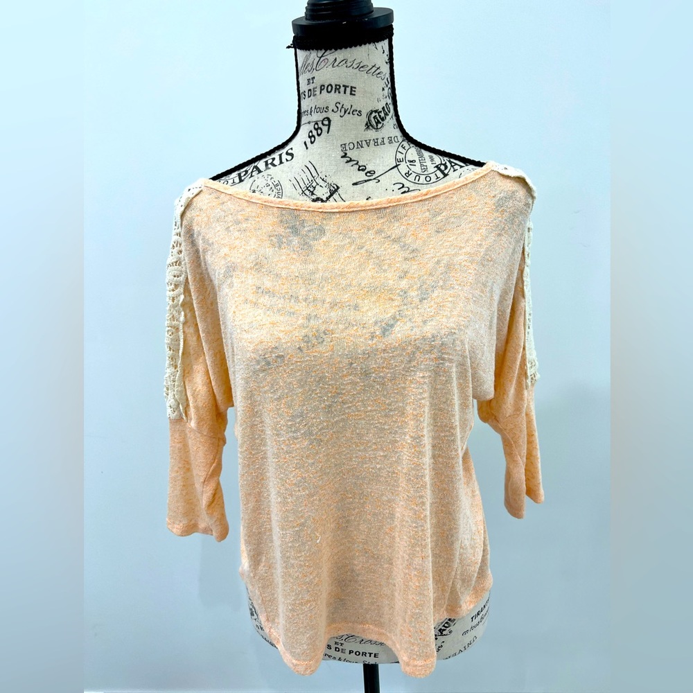 Cute open back peach colored top, with embroidery on the arms in white preloved